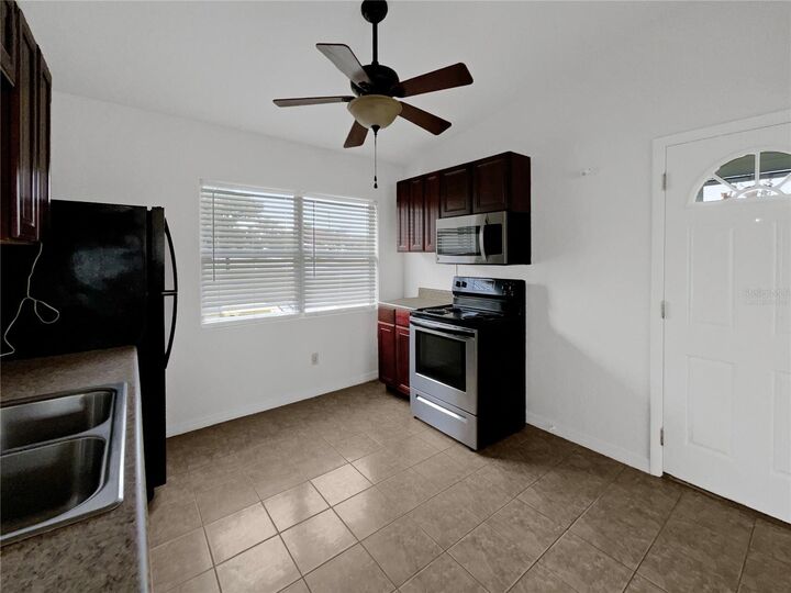 Property Photo:  930 School Street  FL 34711 