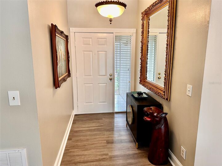 Property Photo:  559 Quintana Place NE  FL 33703 