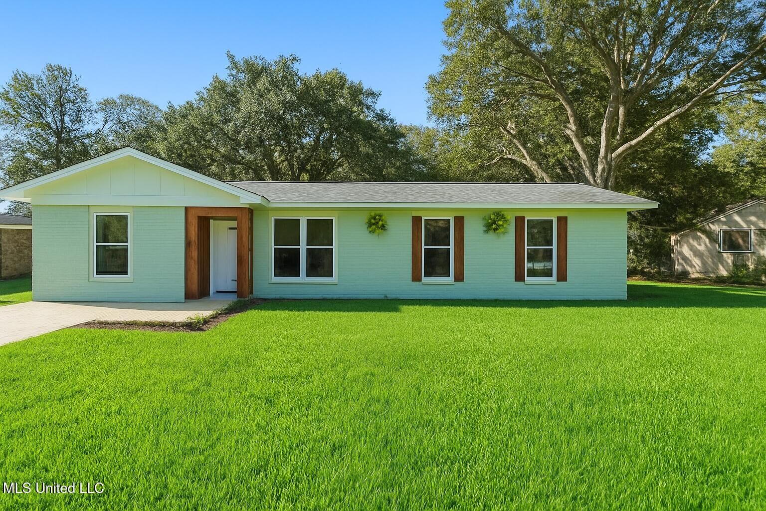 Property Photo:  2617 State Street  MS 39553 