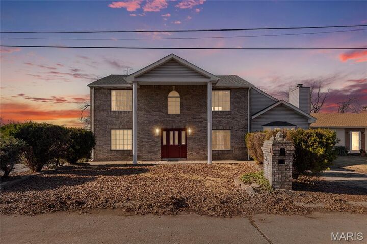 Property Photo:  32 Hilltop Place  IL 62203 