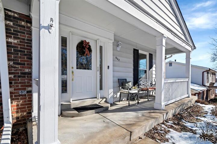 Property Photo: 902 Rusticmanor Circle MO 63011