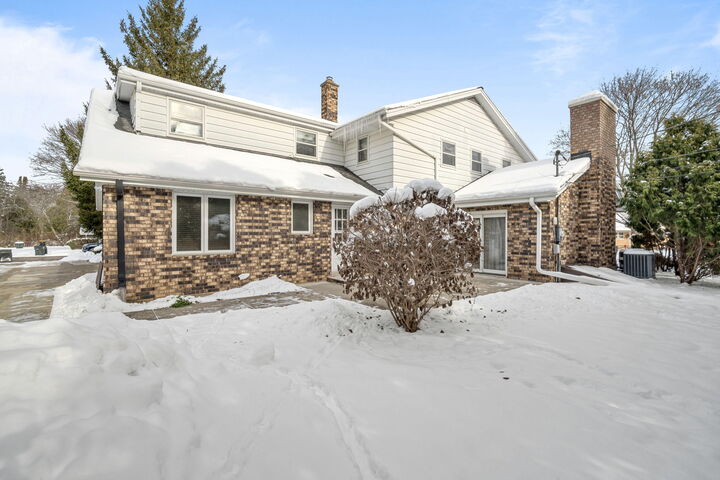 Property Photo:  3390 N Knoll Blvd  WI 53222 