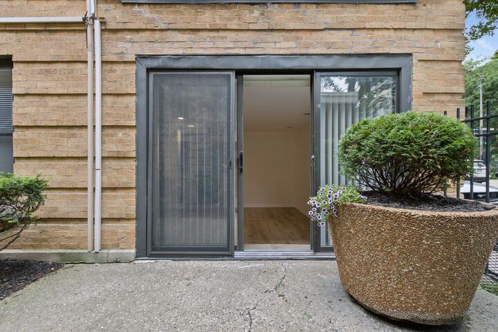 Property Photo:  1069 W Foster Avenue 1C  IL 60640 