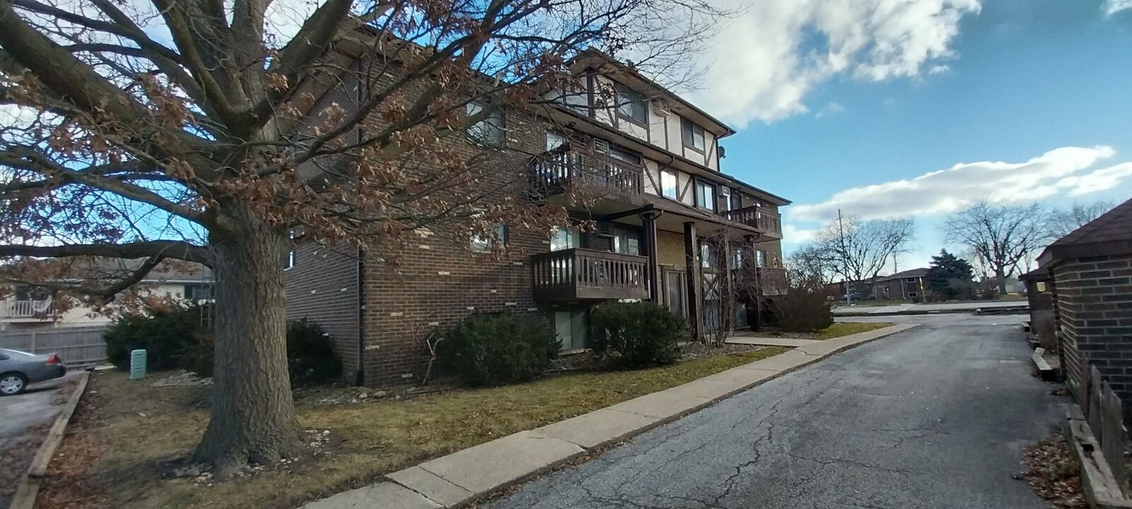 Property Photo:  352 N Birch Drive 10  IL 60950 