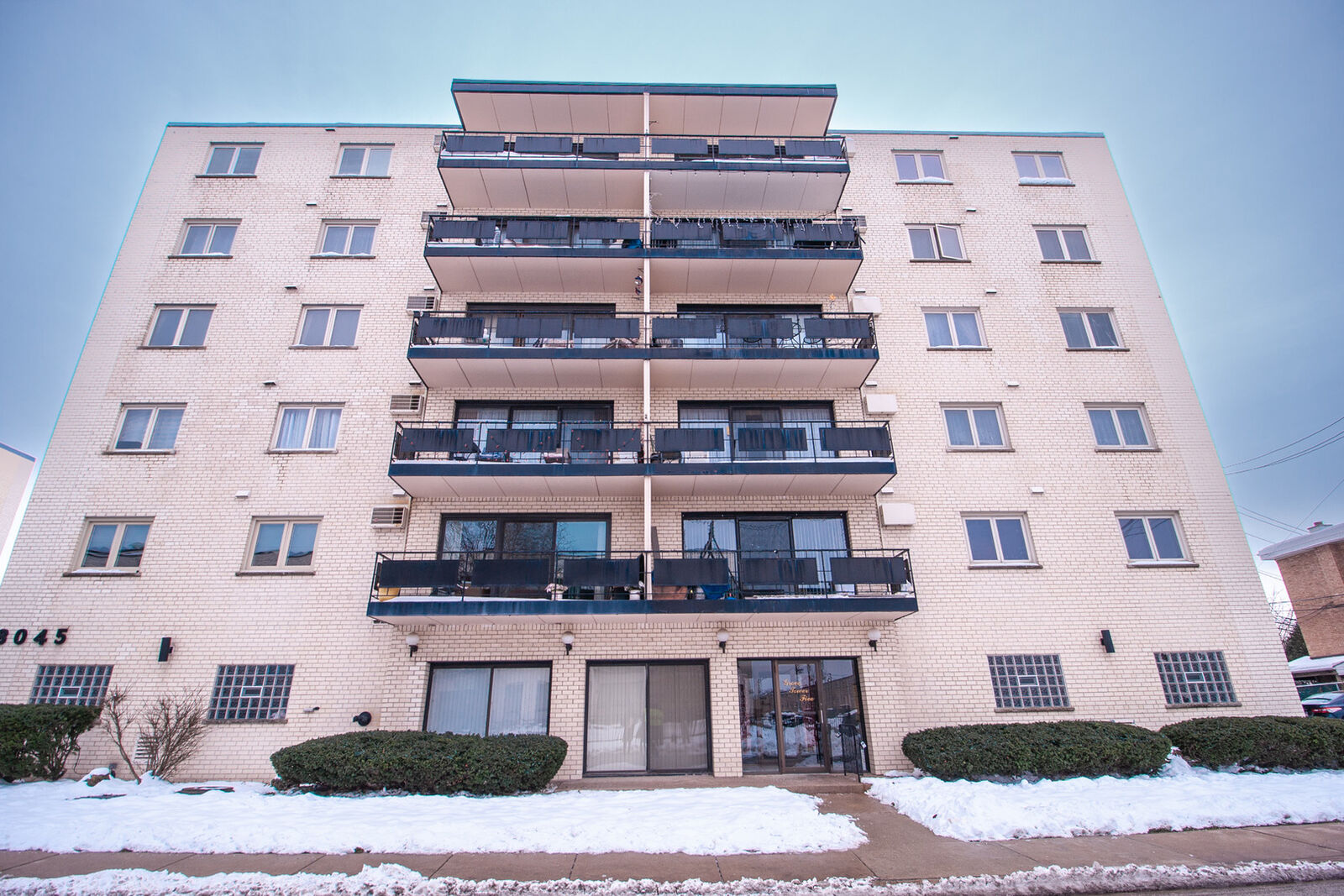 Property Photo:  8045 W Oconnor Drive 6A  IL 60171 