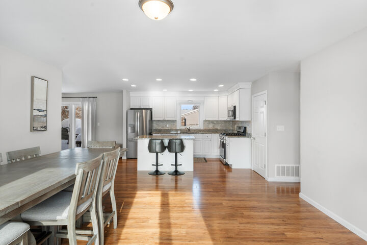 Property Photo: 3 Brandywine Court IL 60177