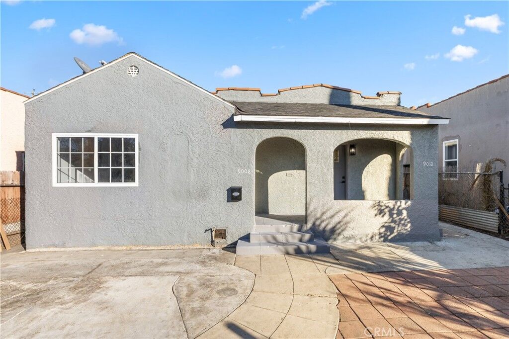 Property Photo: 9008 Baring Cross CA 90044