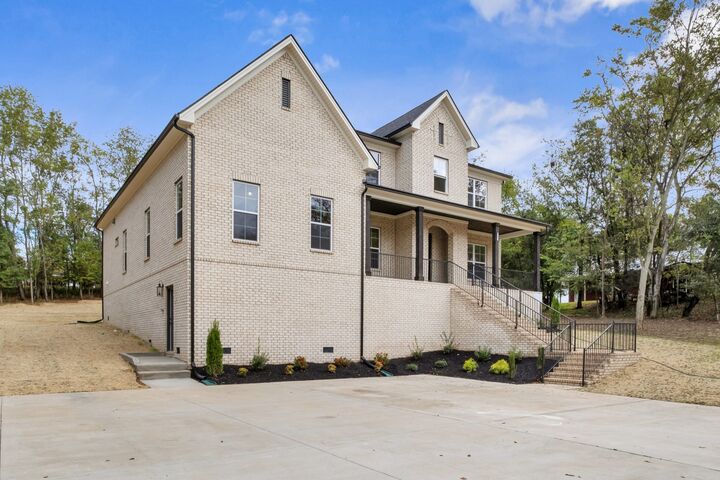 Property Photo:  200 Sydney Dr  TN 37072 