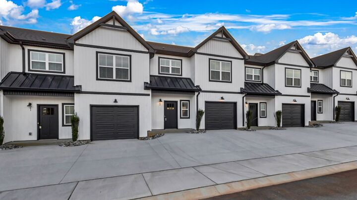 Property Photo: 166 Sango Dr Bldg 6 54 TN 37043