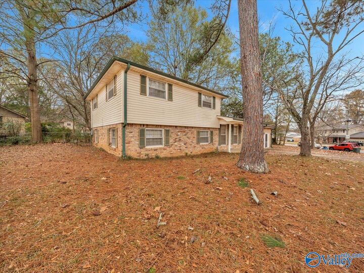 Property Photo:  12001 Queens Place SE  AL 35803 