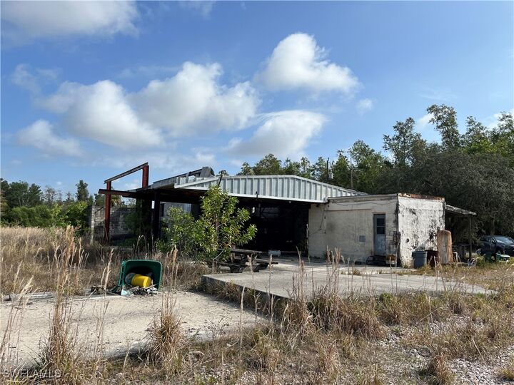 Property Photo:  1607 Auto Ranch Road  FL 34114 
