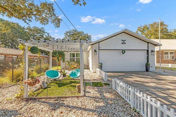 Property Photo: 706 Lloyd Street FL 32547