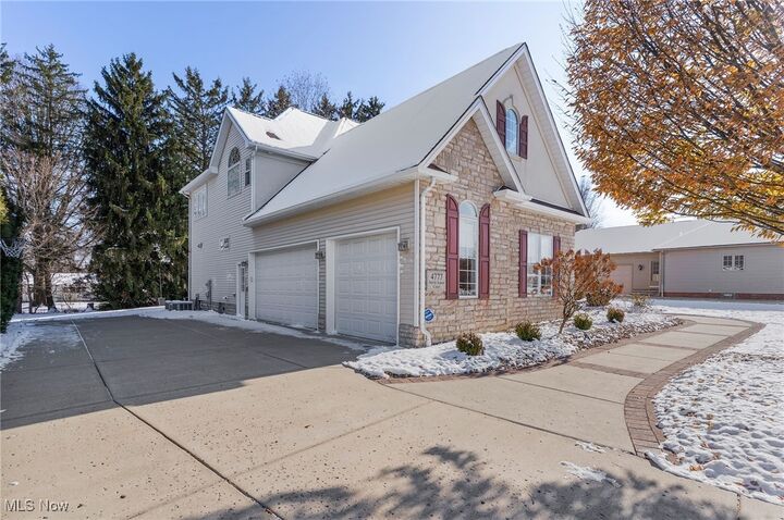 Property Photo: 4777 N Aspen Court OH 44406