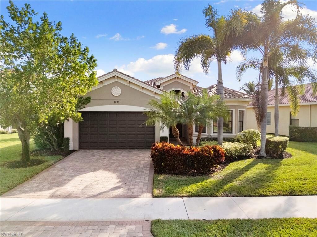 Property Photo: 2845 Cinnamon Bay Cir FL 34119