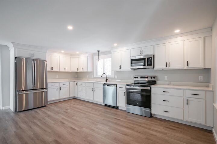 Property Photo:  437 Chester Road  NH 03032 