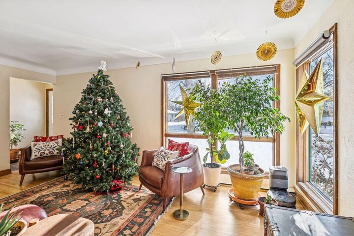 Property Photo: 711 Grandview Avenue W MN 55113
