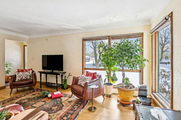 Property Photo:  711 Grandview Avenue W  MN 55113 