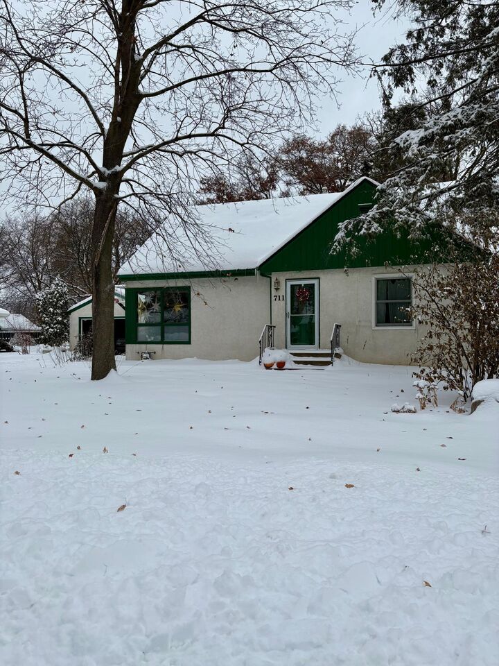 Property Photo: 711 Grandview Avenue W MN 55113