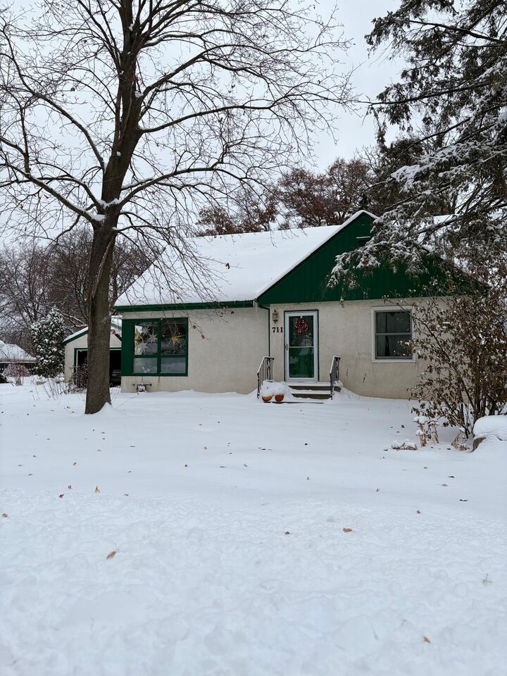 Property Photo:  711 Grandview Avenue W  MN 55113 