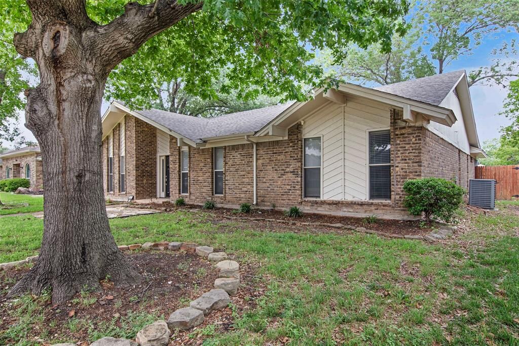 Property Photo:  1411 Potomac Drive  TX 75081 
