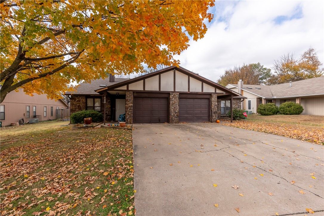 Property Photo: 600/602 N 37th Street AR 72756