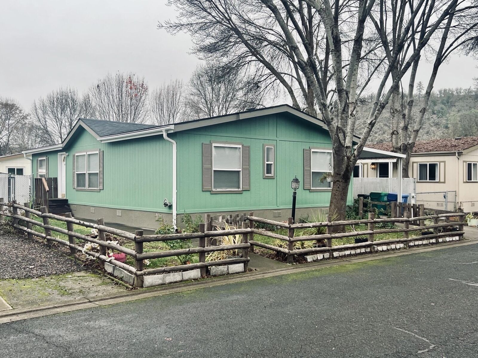 Property Photo: 633 E Archwood Drive Unit 46 OR 97524