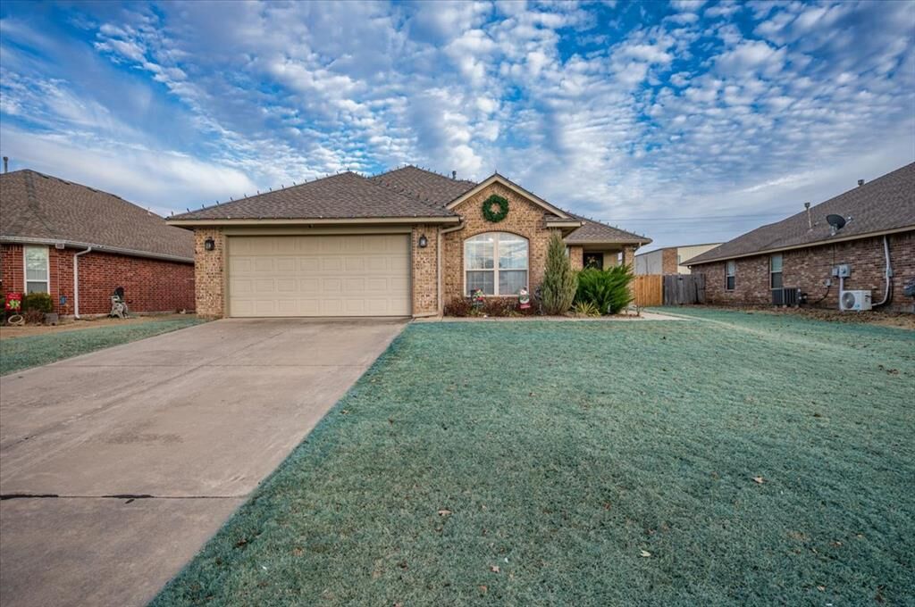 Property Photo: 1160 Partridge Place OK 73020