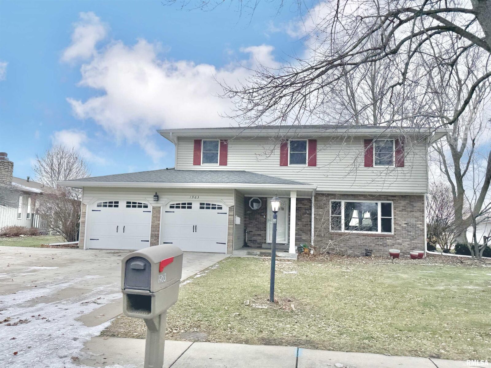 Property Photo:  1963 W Losey Street  IL 61401 