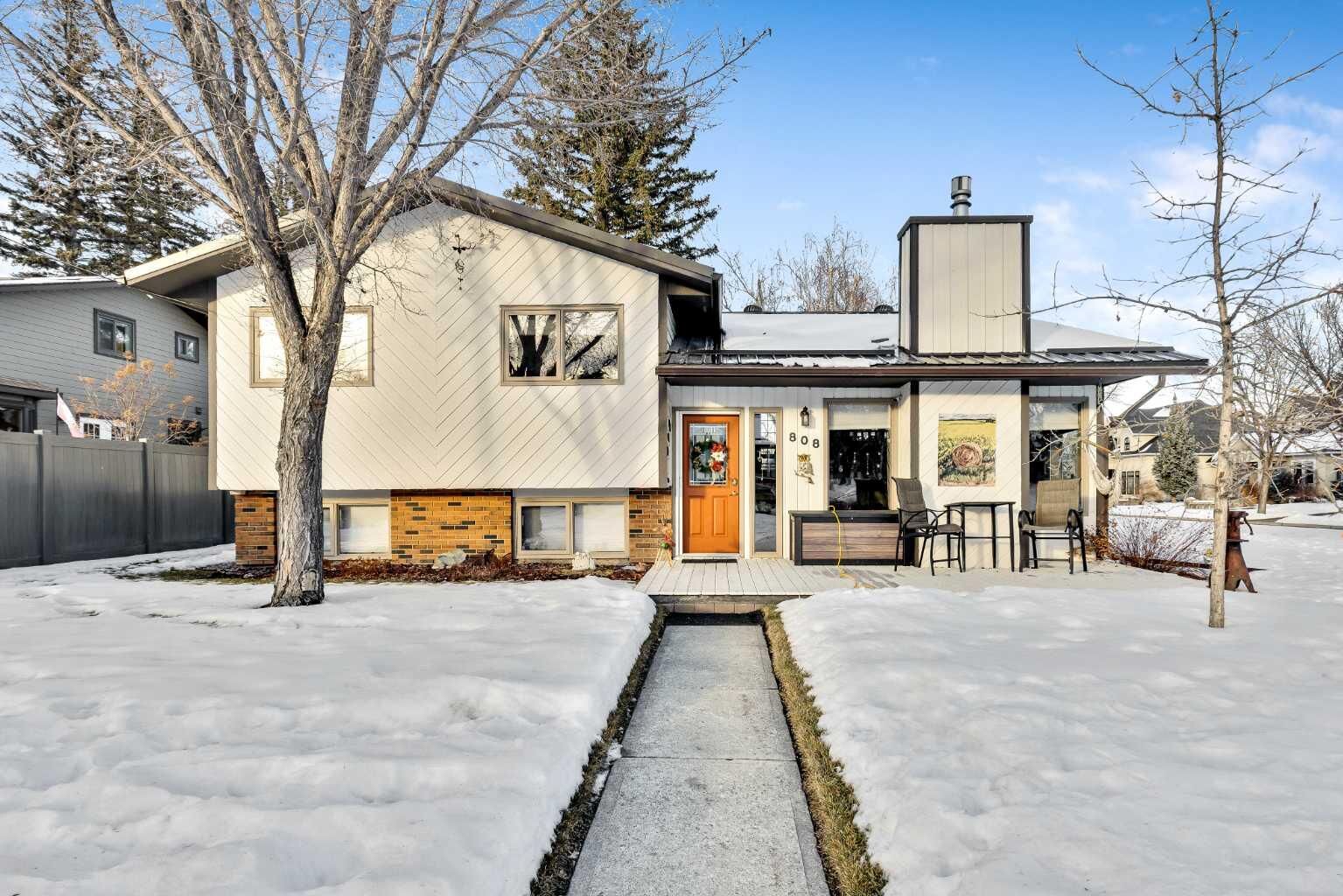 Property Photo: 808 5 Avenue SW AB T1V 1B9