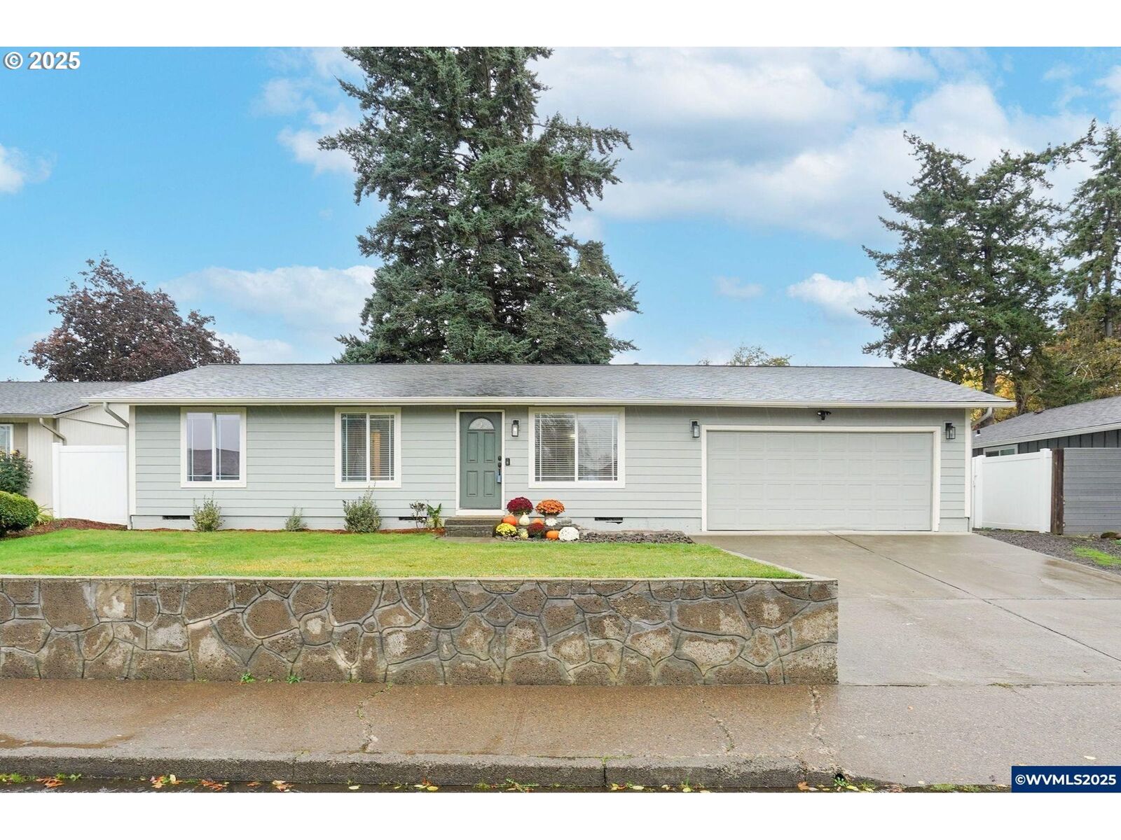 Property Photo:  4473 47th Ave NE  OR 97305 