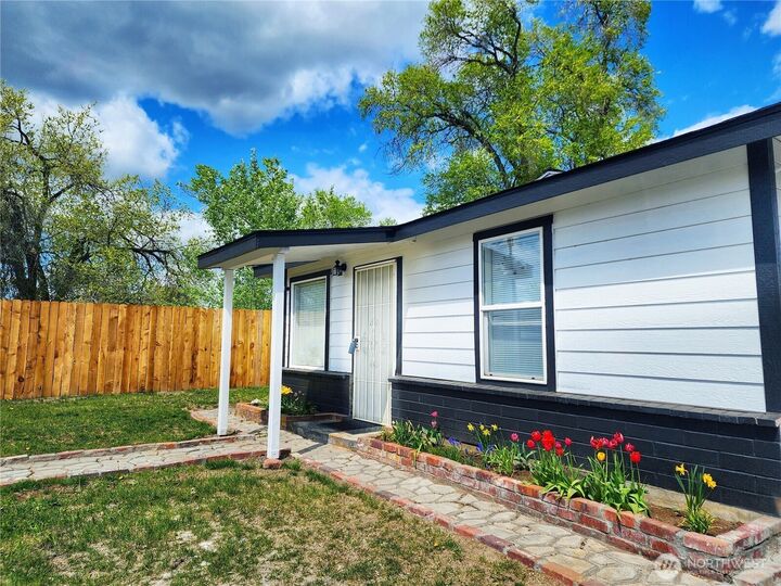 Property Photo:  3021 W Peninsula  WA 98837 