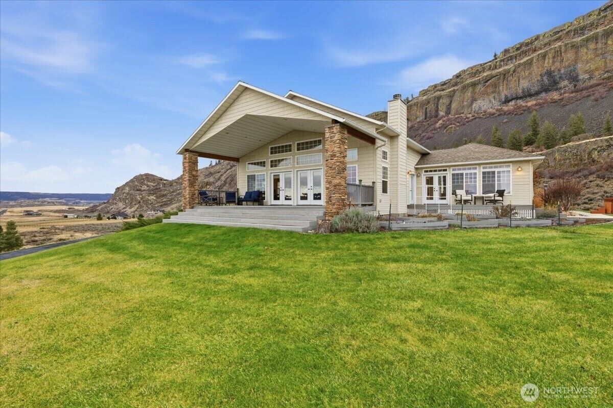 Property Photo:  19994  Coulee View Road  WA 99123 