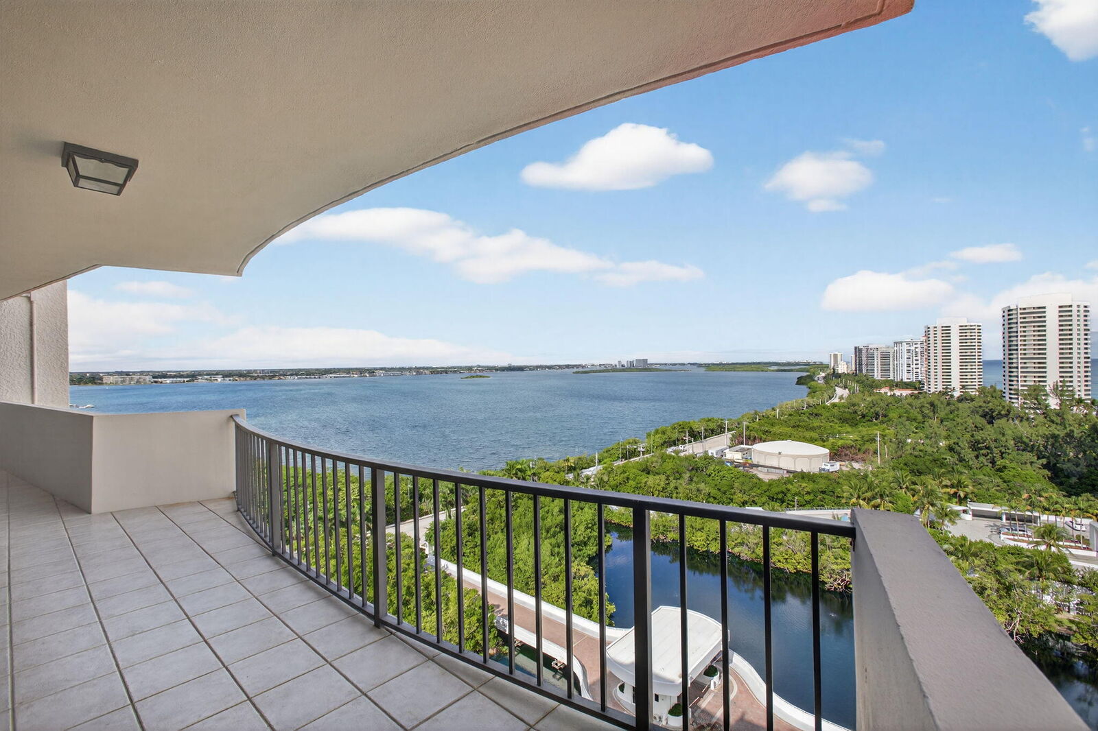 Property Photo:  4200 N Ocean Drive 2-1606  FL 33404 