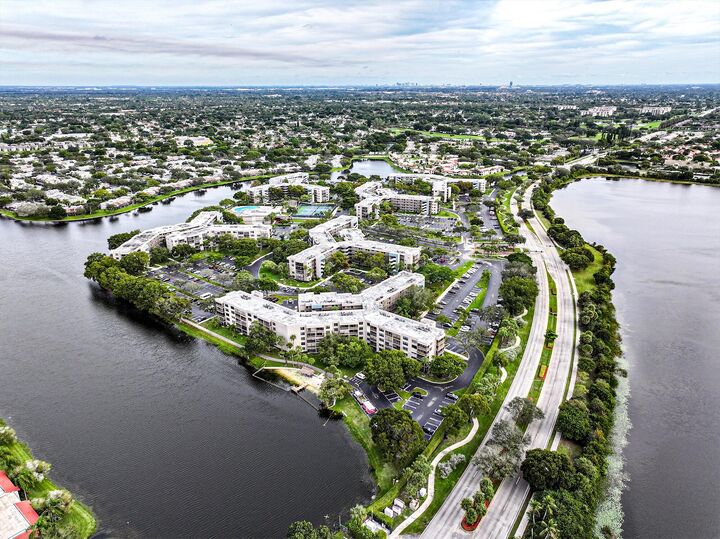 Property Photo:  1100 Colony Point Circle Circle 415  FL 33026 