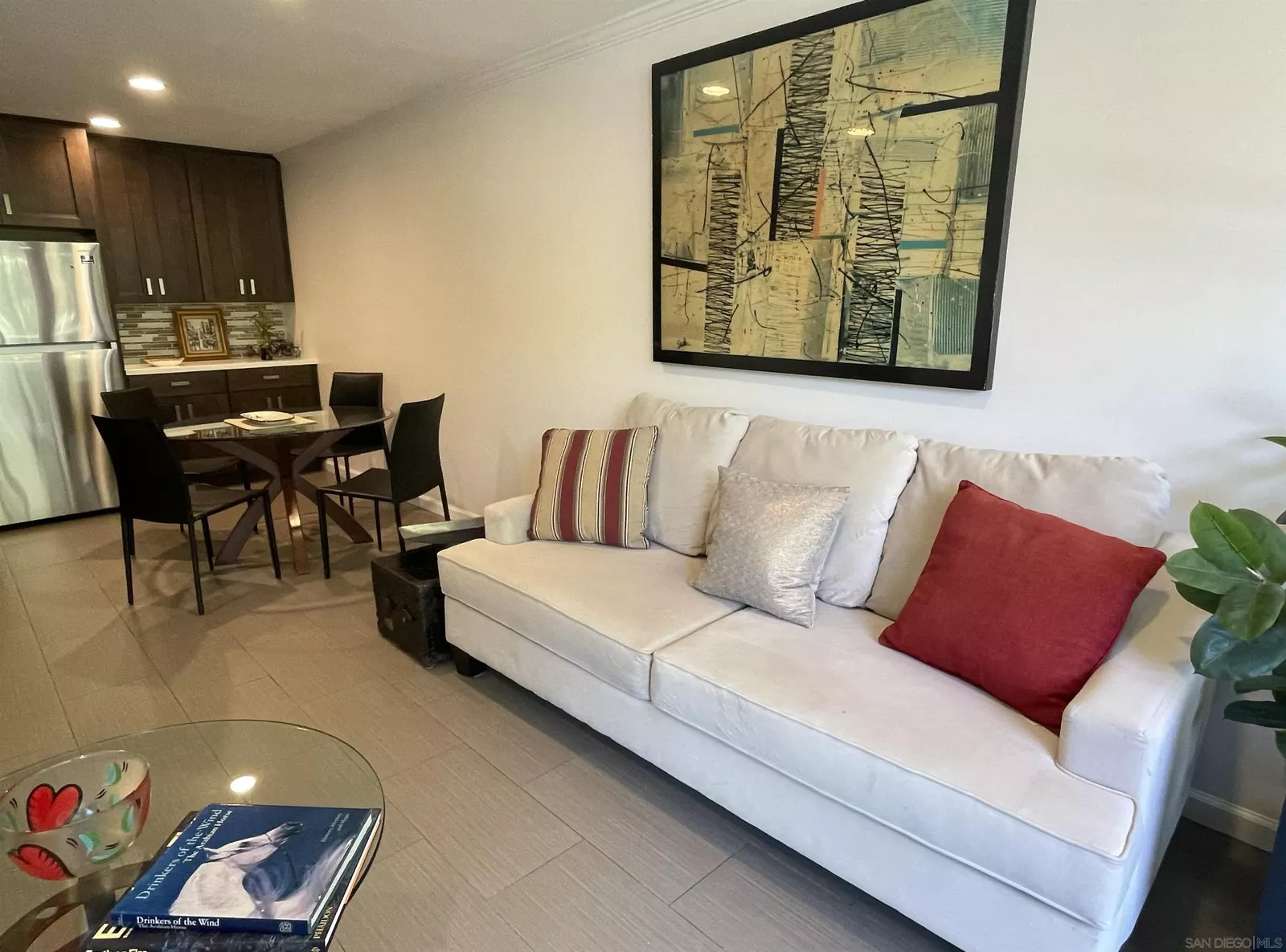 Property Photo: 2510 Torrey Pines Rd 413 CA 92037