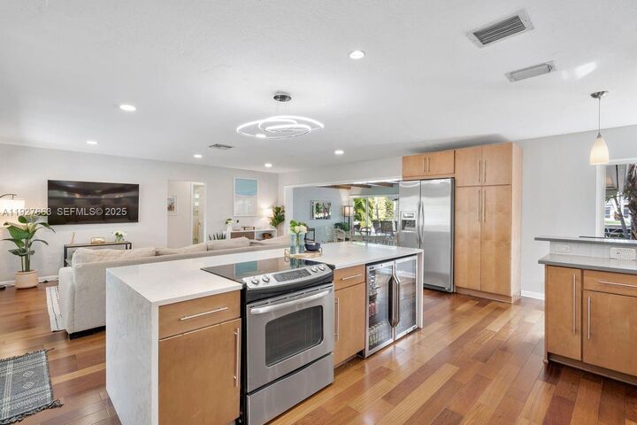 Property Photo:  2837 NE 17th Ave  FL 33334 