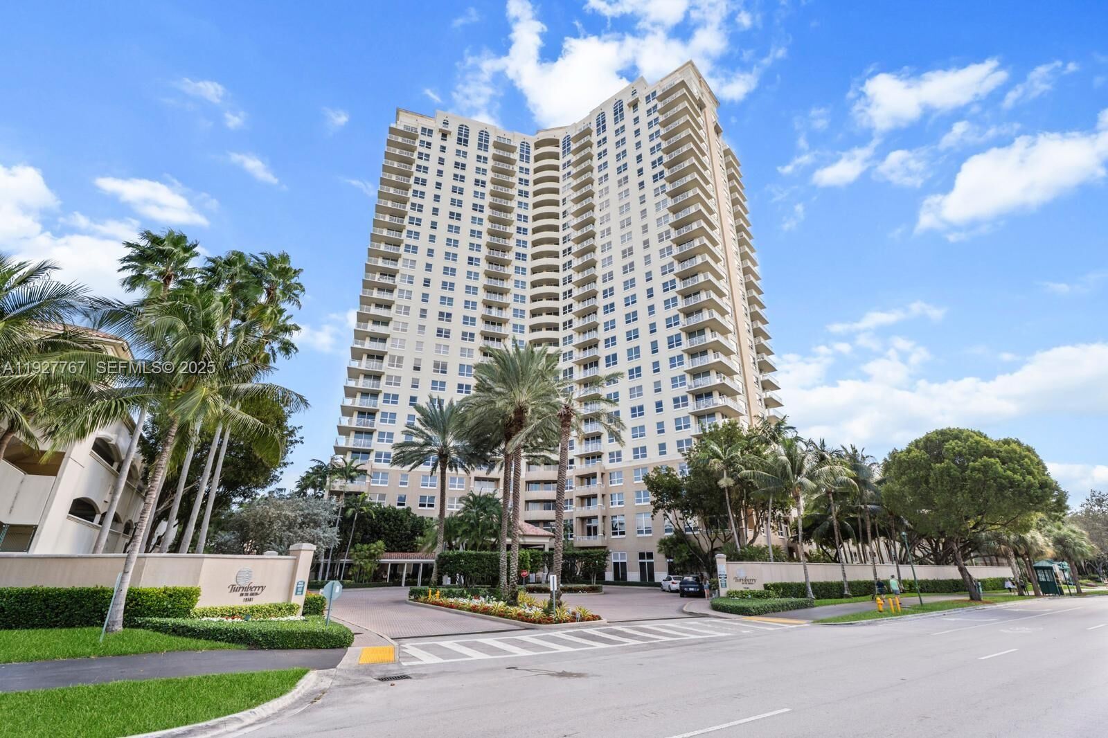 Property Photo:  19501 W Country Club Dr 1710  FL 33180 