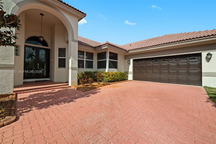 600 E Cypress Pointe Dr E  Pembroke Pines FL 33027 photo