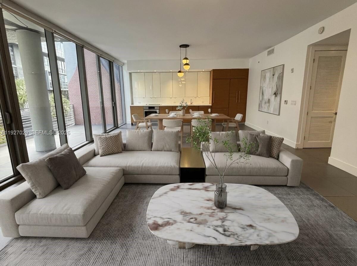 Property Photo: 250 NW 24th St 3C FL 33127