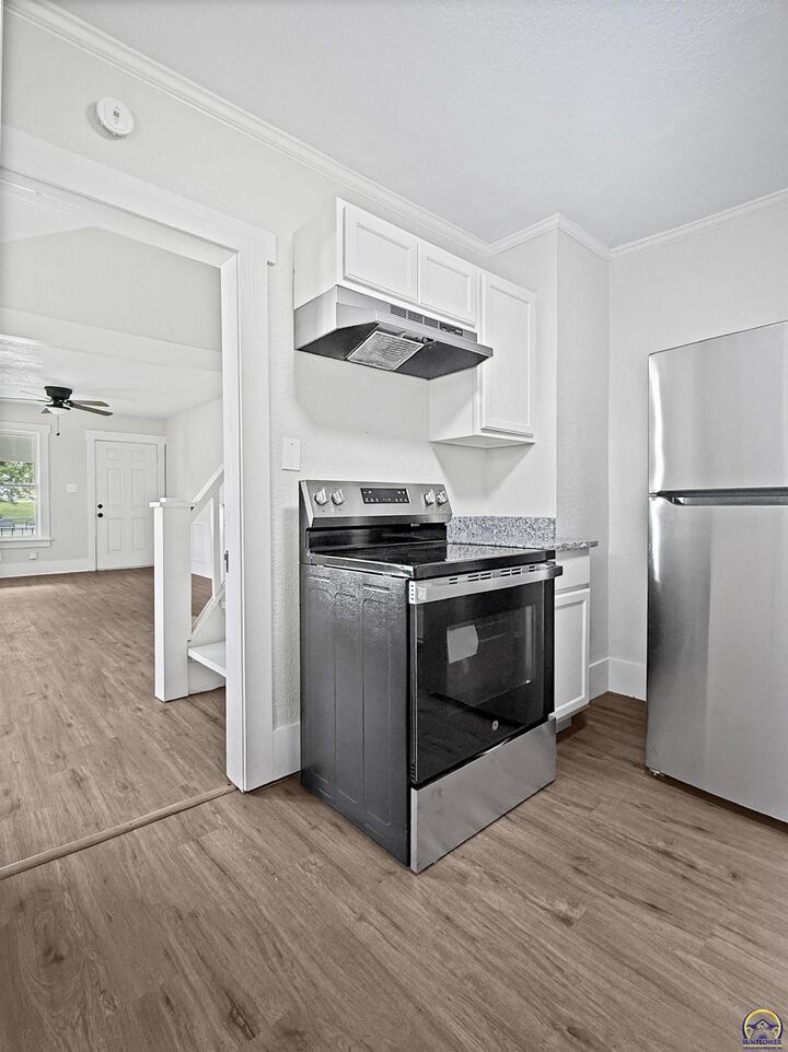 Property Photo: 324 SW Macvicar Ave KS 66604