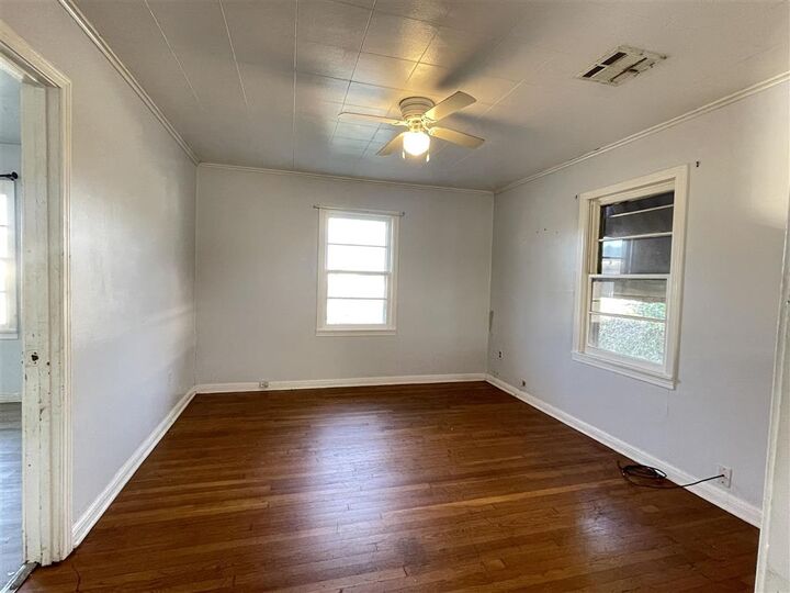 Property Photo: 713 W Hale W LA 70601