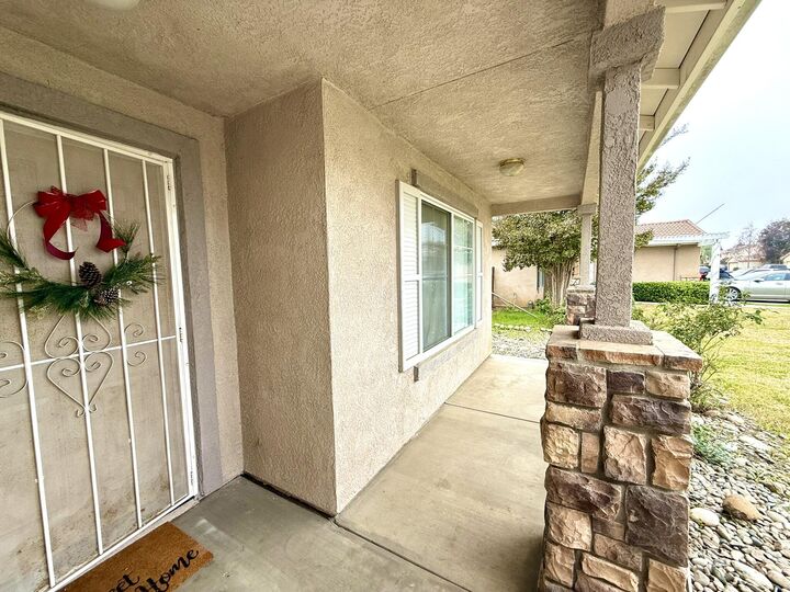 Property Photo: 1865 La Vida Avenue CA 93257