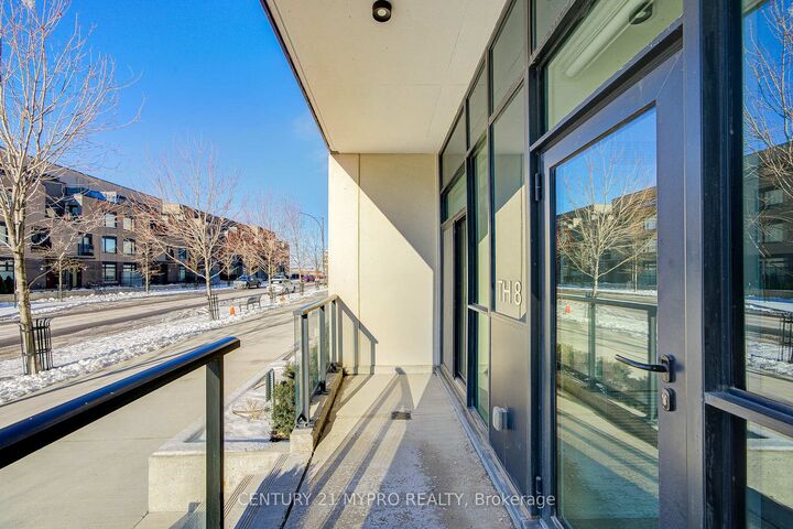 Property Photo:  4055 Parkside Village Drive Th8  ON L5B 0K8 