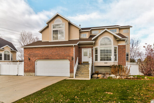 Property Photo: 888 W Rockhill Point Cv UT 84123