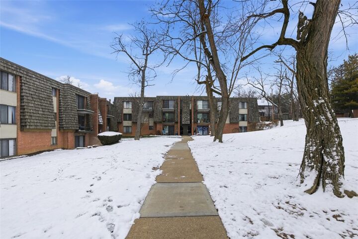 Property Photo: 511 Forest Green Dr PA 15108