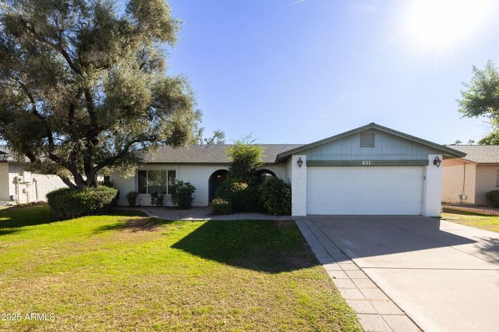 Property Photo:  831 E Divot Drive  AZ 85283 