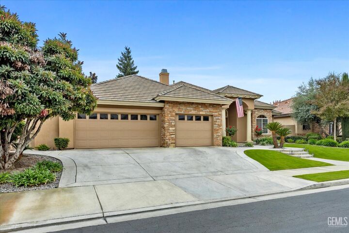 Property Photo:  9905 Lightner Way  CA 93311 