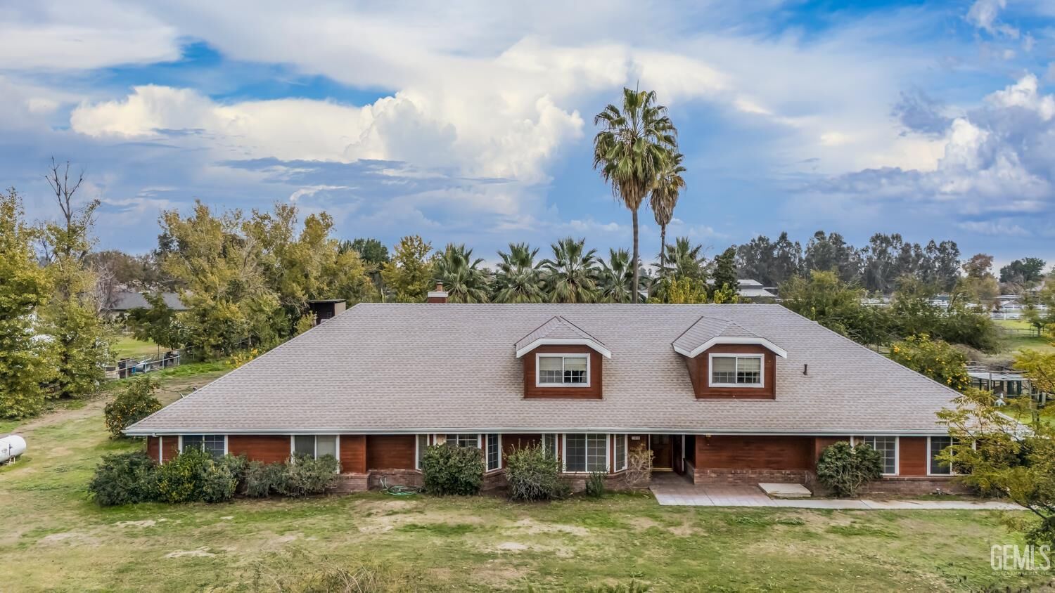 Property Photo: 13830 Eberle Road CA 93313