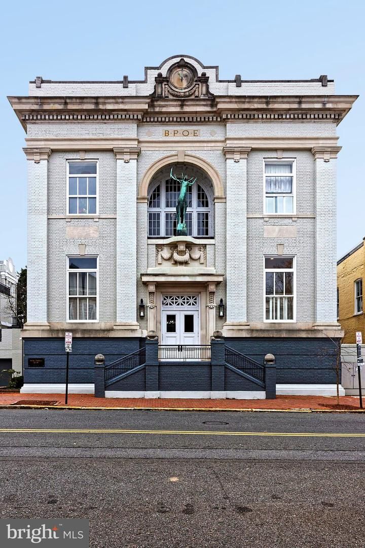 Property Photo: 318 Prince Street 3 VA 22314