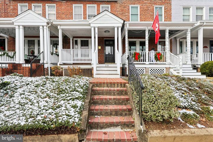 Property Photo:  118 N Peyton Street  VA 22314 